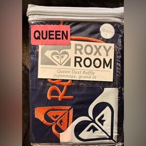 Roxy queen bed dust ruffle